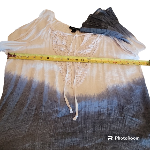 BCX Blue & White Cold Shoulder Bell Sleeve Dip Dyed Gauzy Top Sz Large - Picture 4 of 8
